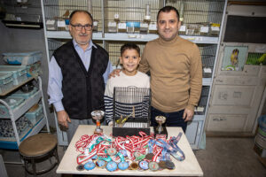 Sakarya’da baba oğul “şampiyon kanaryalar” yetiştiriyor